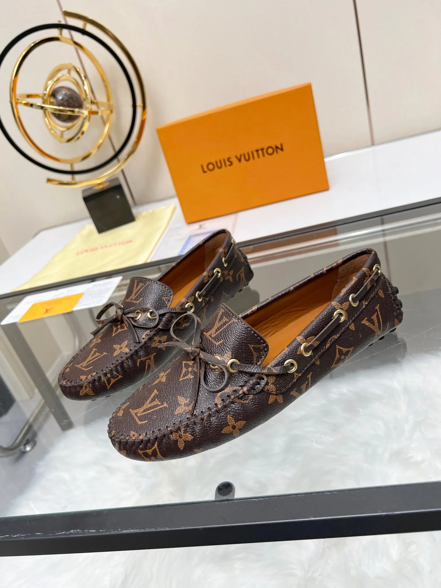 👟👟Ex-factory price 420👟👟 Lvui...Vuitt* on/】...Top purchasing agent, high version, counter 2023 spring, summer and autumn new color beanie shoes, imported fabrics, buckle bows, classic popular shoes. Lining: Sheepskin lining Color: Presbyopia Xingli Women's model: 35-42 standard size.